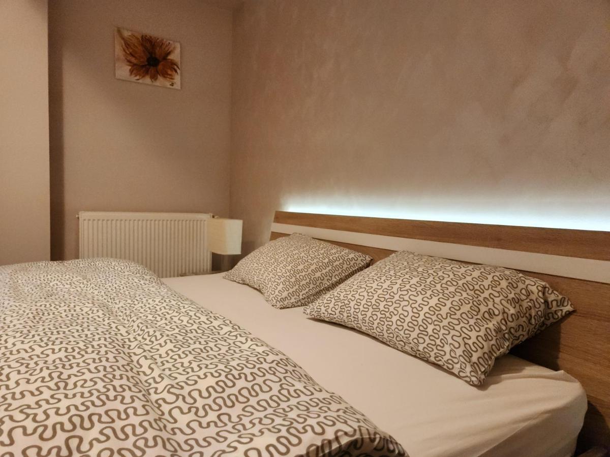 Airport Apartment Otopeni Luaran gambar
