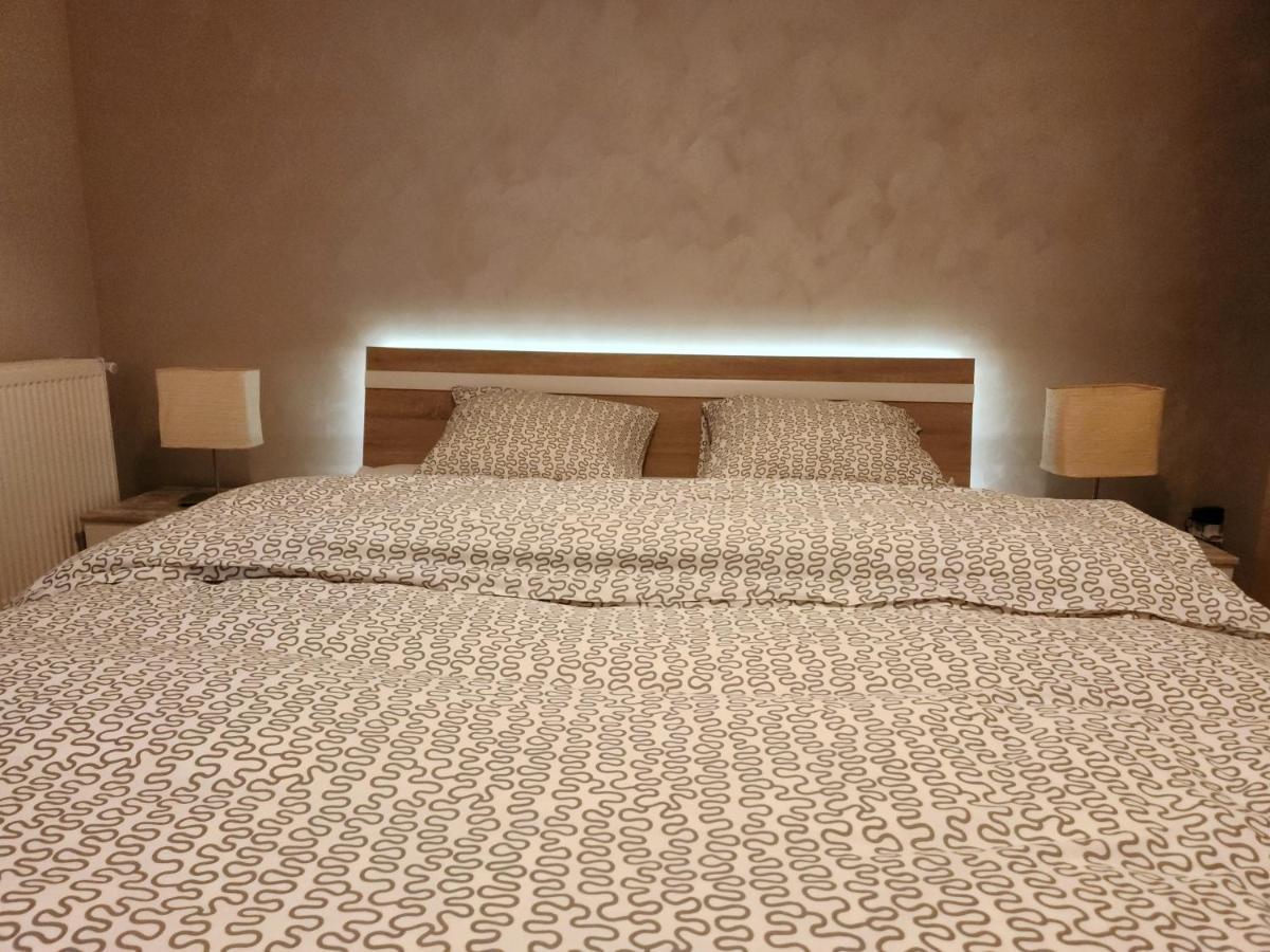 Airport Apartment Otopeni Luaran gambar