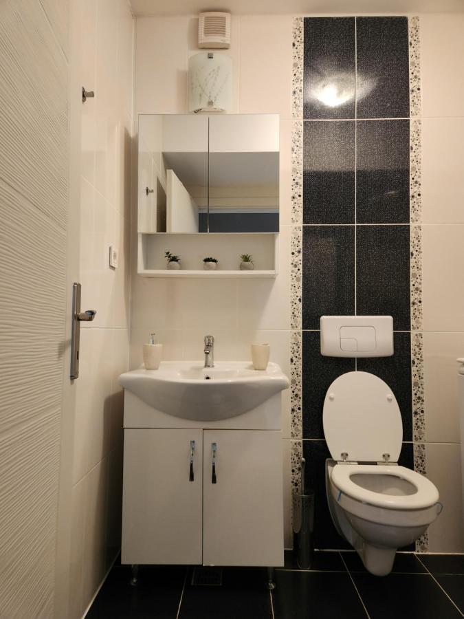 Airport Apartment Otopeni Luaran gambar