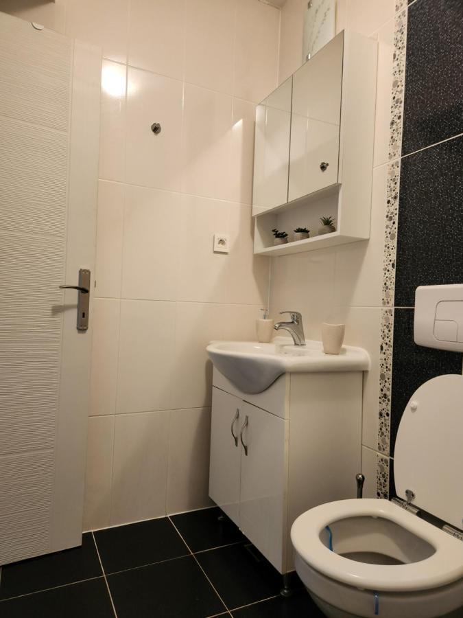 Airport Apartment Otopeni Luaran gambar